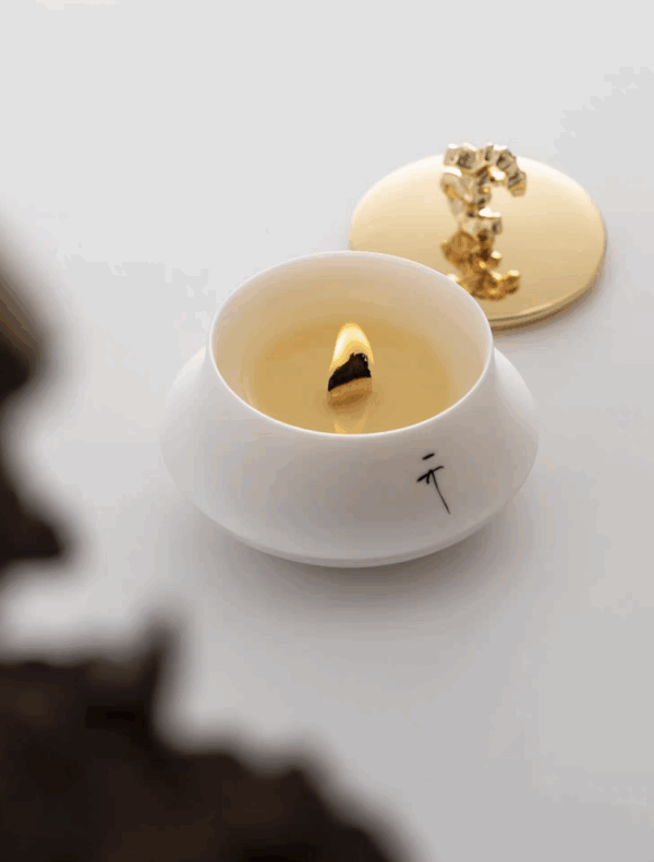 Slow Song · “Shadow of Wutong” – Taihu Stone Scented Candle - Image 2